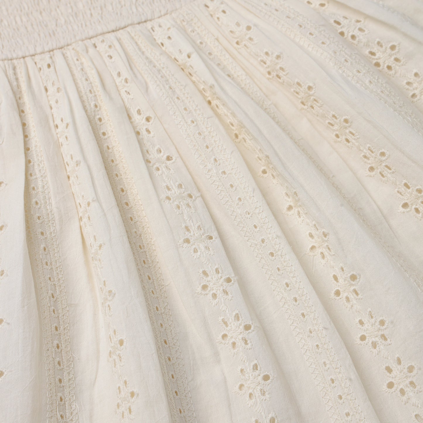 🤍 Naomi Dress – Cream Petal Whisper